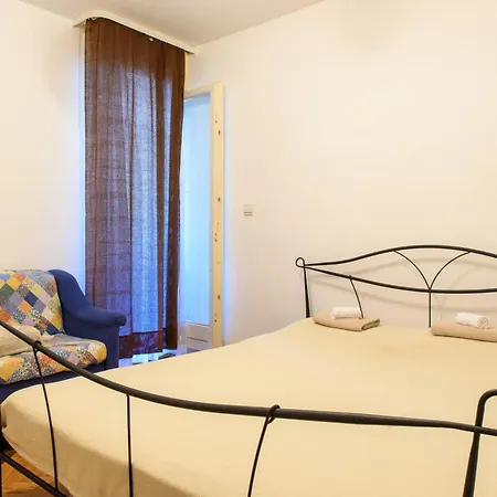 アパート Comfort Family With Balcony And Sea View スプリト
